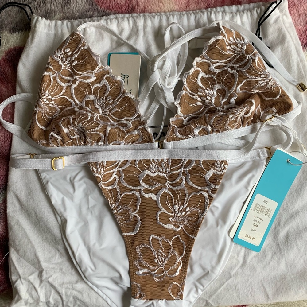 NWT Beach Bunny Eve Bottoms
